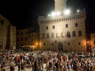 b308152018-da-venerdi-via-al-week-end-del-nobile-con-cantine-in-piazza