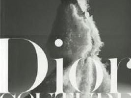 b301081150-arriva-a-firenze-la-temporary-fashion-library-della-rcs