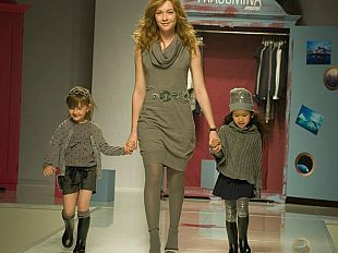 b201201354-cristiana-capotondi-gues-star-a-pitti-bimbo-con-fracomina