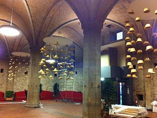 b211071719-moda-costume-colloquium-past-dress-future-fashion