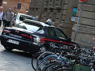 armati-di-coltelli-in-pieno-giorno-lite-in-strada-per-droga
