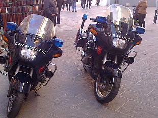 firenze-viale-morgagni-tenta-la-truffa-in-banca-con-assegno-contraffatto