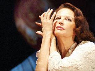 a701041555-teatro-della-pergola-claudia-cardinale-in-i-lo-zoo-di-vetro-i-da-martedi-9-a-domenica-14-gennaio-2007