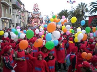 b302071338-sabato-a-firenze-sfilata-carnevalesca-contro-le-amministrazioni-locali