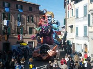b401141441-carnevale-e-di-arezzo-foiano-della-chiana-il-piu-antico-d-italia
