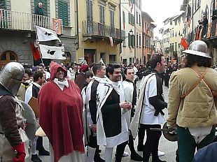 b302221321-il-carnevale-medievale-di-san-casciano-800-figuranti-ad-aprile