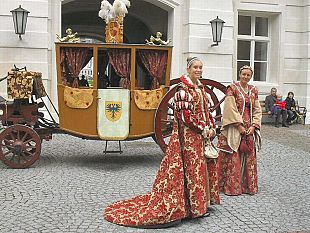 b009151511-assedio-alla-villa-venerdi-a-prato-la-carrozza-di-giovanna-d-austria