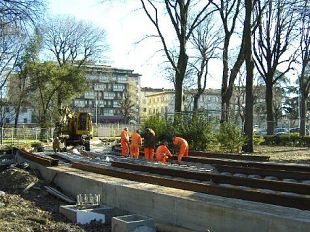 a802011931-tramvia-campagna-referendaria-tra-appelli-e-contrappelli