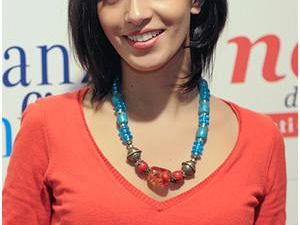 b202251252-cassandra-de-rosa-allo-stand-di-nove