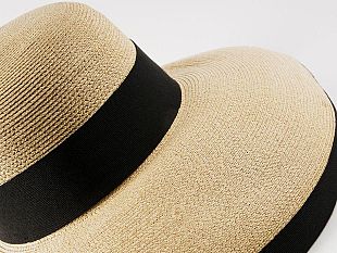 b107072042-il-cappello-di-paglia-di-firenze