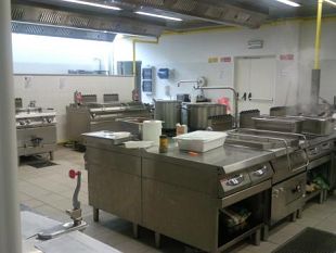 b006161611-all-ospedale-di-livorno-la-cucina-e-multi-etnica