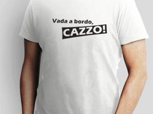 b201180954-de-falco-rimprovera-schettino-in-vendita-sul-web-la-t-shirt-vada-a-bordo