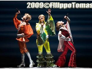 a905061930-spettacoli-anticipazioni-sul-musical-mamma-mia-di-scena-stasera-al-mandela-forum
