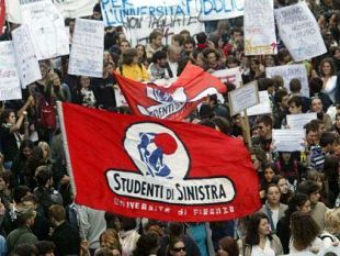 b011291947-studenti-occupano-la-stazione-di-rifredi-blocco-delle-lezioni-all-universita