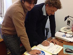 b301031811-fratelli-d-italia-a-firenze-le-prime-500-firme-sono-per-le-dimissioni-di-monti