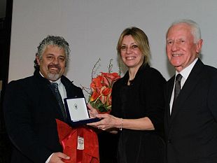 b301281525-margherita-buy-riceve-l-undicesimo-premio-sorelle-gramatica