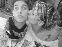 b010151440-omofobia-fra-i-banchi-e-su-facebook