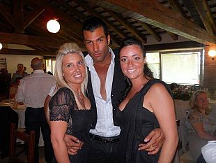 b106161355-uomini-donne-al-lido-le-panteraie