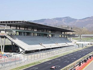 b103221635-circuito-del-mugello-battesimo-del-nuovo-asfalto