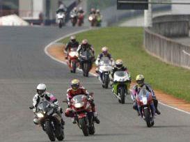 b006051209-gp-del-mugello-rossi-cade-e-si-frattura-la-tibia