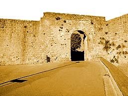 b402031309-maltempo-crollano-le-mura-di-volterra-e-il-governo-istituisce-l-unita-di-crisi