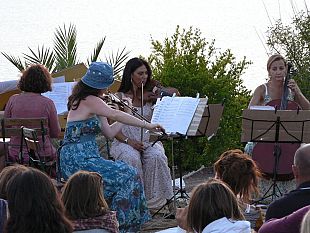 b207251758-omaggio-dei-solisti-del-musicalgiglio-al-tramonto