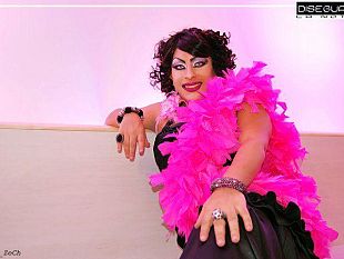 b110142303-metti-una-drag-queen-una-sera-a-cena