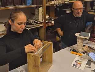 lassessora-letizia-perini-un-giorno-in-bottega-da-signum