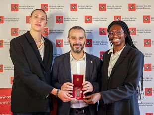 gonfalone-dargento-alla-savino-del-bene-volley-le-foto