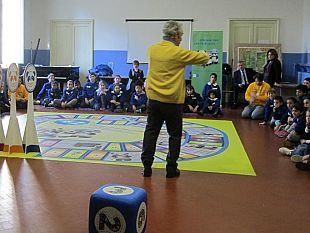 scuola-poste-e-larte-del-risparmio-in-premio-nuove-tecnologie