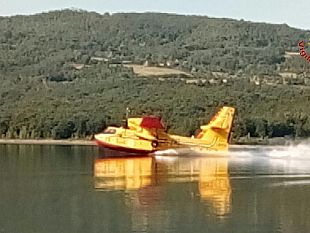 incendi-e-canadair-il-caso-la-tragedia-in-toscana