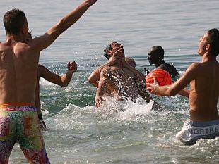 b104181505-taranto-e-l-acciaieria-piu-grande-d-europa-tra-precariato-e-malavita