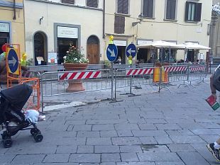 b306101458-san-firenze-inaugurazione-lampo-spariscono-fioriere-ed-arrivano-le-transenne