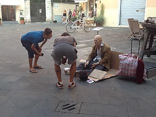 b310171450-la-storia-di-roberto-senzatetto-col-pollice-verde