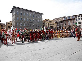 calcio-storico-per-la-finale-fabio-turchi-e-gloria-peritore-magnifico-messere-e-leggiadra-madonna