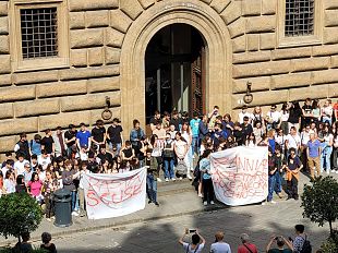 scuola-rodolico-galluzzo-protesta-in-piazza-san-firenze