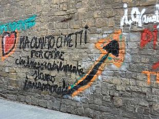 firenze-dichiara-amore-sfregiando-una-chiesa-denunciato