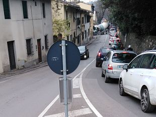 galluzzo-caos-traffico-per-la-chiusura-di-via-san-felice-a-ema