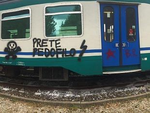 tre-treni-regionali-graffitati-nella-stazione-di-borgo-san-lorenzo