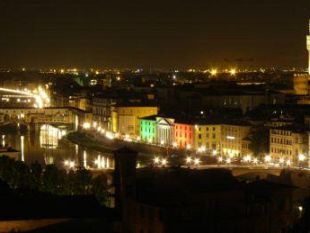 a806031414-2-giugno-ieri-7-mila-persone-a-palazzo-panciatichi-e-fino-a-domenica-l-illuminazione-notturna-del-palazzo-camerale