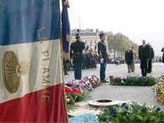 a611131435-francia-testa-a-testa-royal-sarkozy-per-le-elezioni-presidenziali-br-un-seggio-elettorale-anche-a-firenze