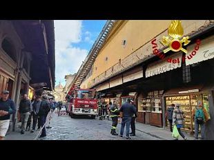 vento-forte-intervento-dei-vigili-del-fuoco-sul-ponte-vecchio