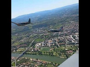 il-volo-degli-allievi-della-scuola-douhet-da-peretola