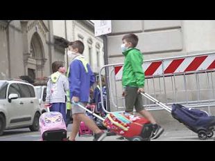 andare-a-scuola-a-piedi-accompagnati-da-volontari