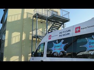 video-vaccini-in-eta-pediatrica-il-camper-regionale-in-via-canova
