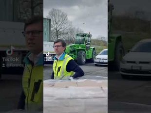 video-sindaco-e-assessore-funaro-alla-mercafir-per-lucraina