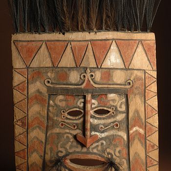 /images/0/0/00-maschera-korwar.jpg