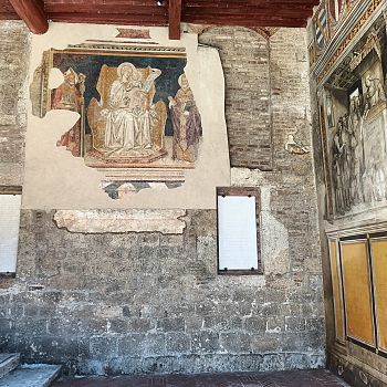 /images/0/1/01-lapide-commemorativa-2-giugno-cortile-del-palazzo-comunale.jpg