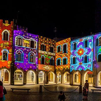 /images/0/1/01-proiezioni-luminose-sui-palazzi-a-grosseto.jpg