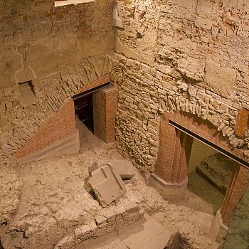 /images/0/5/05-scavi-archeologici-museo-di-palazzo-vecchio-2.jpg